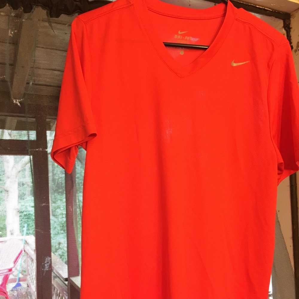 NWOT women’s small Nike Vneck